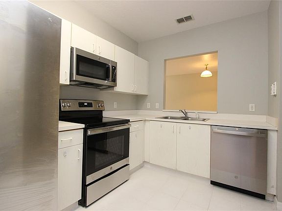 4th image of 527 Villa Del Sol Cir APT 206