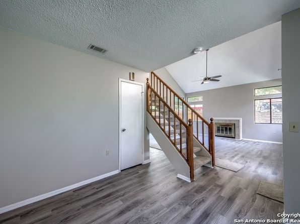 16615 Spruce Tree Ln