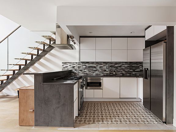 3rd image of 800 Park Pl APT 3R