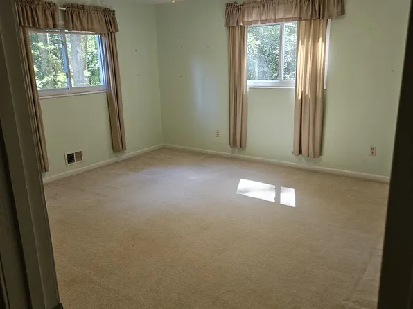 18309 Cabin Rd Room 2, Triangle, VA 22172