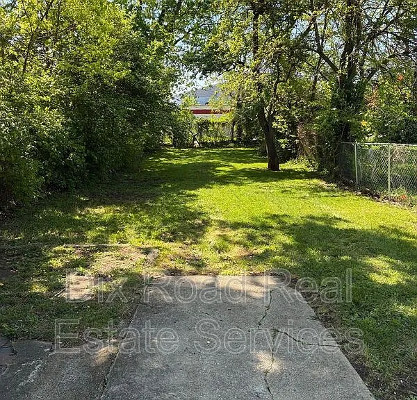 2240 Lakeview Ave — Photo 4