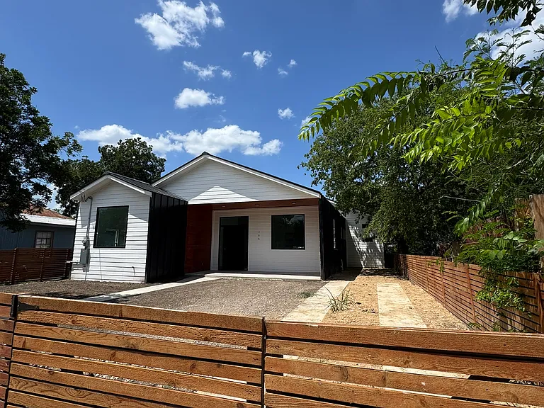 105 Forrest Ave — Photo 17