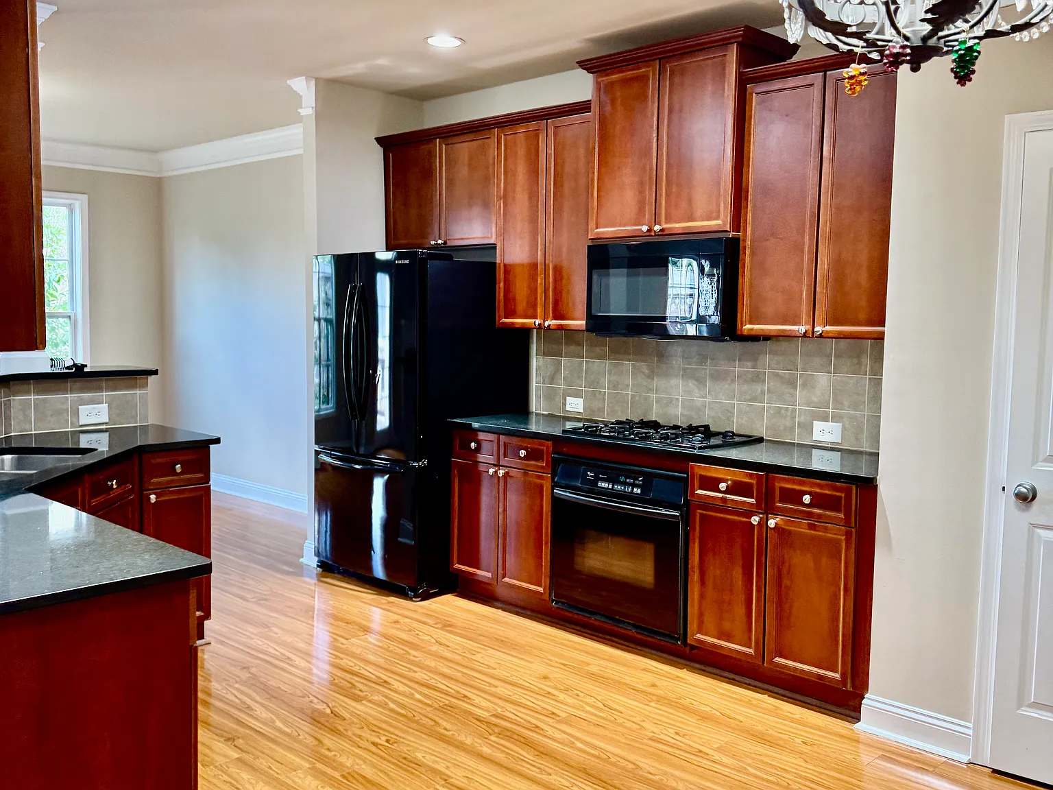 4 bed, 3178 sqft, $2,500 — Photo 3