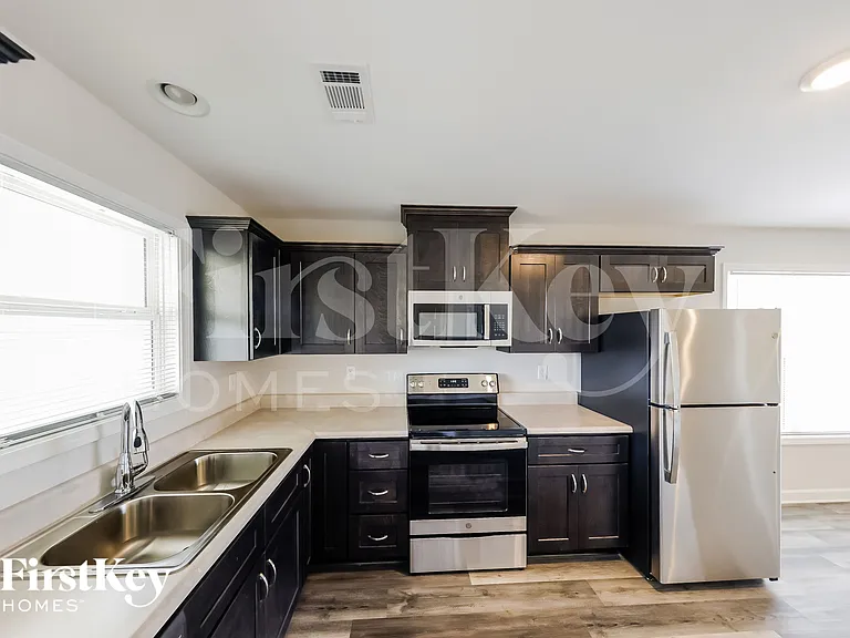 120 Castlebar Cir — Photo 6