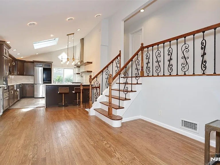 69 Pittis Ave — Photo 16