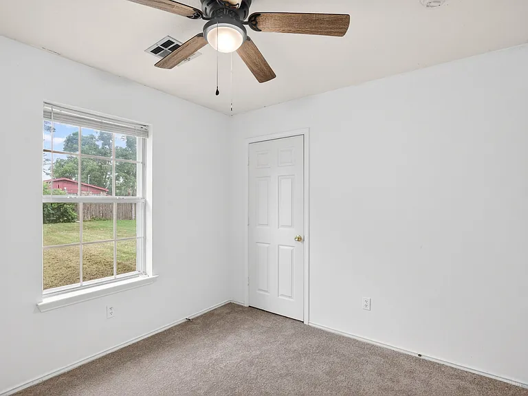 1016 Hatton St — Photo 10