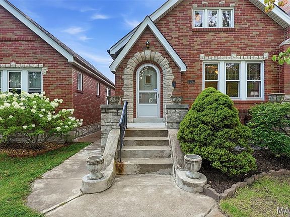3rd image of 6341 Bancroft Ave