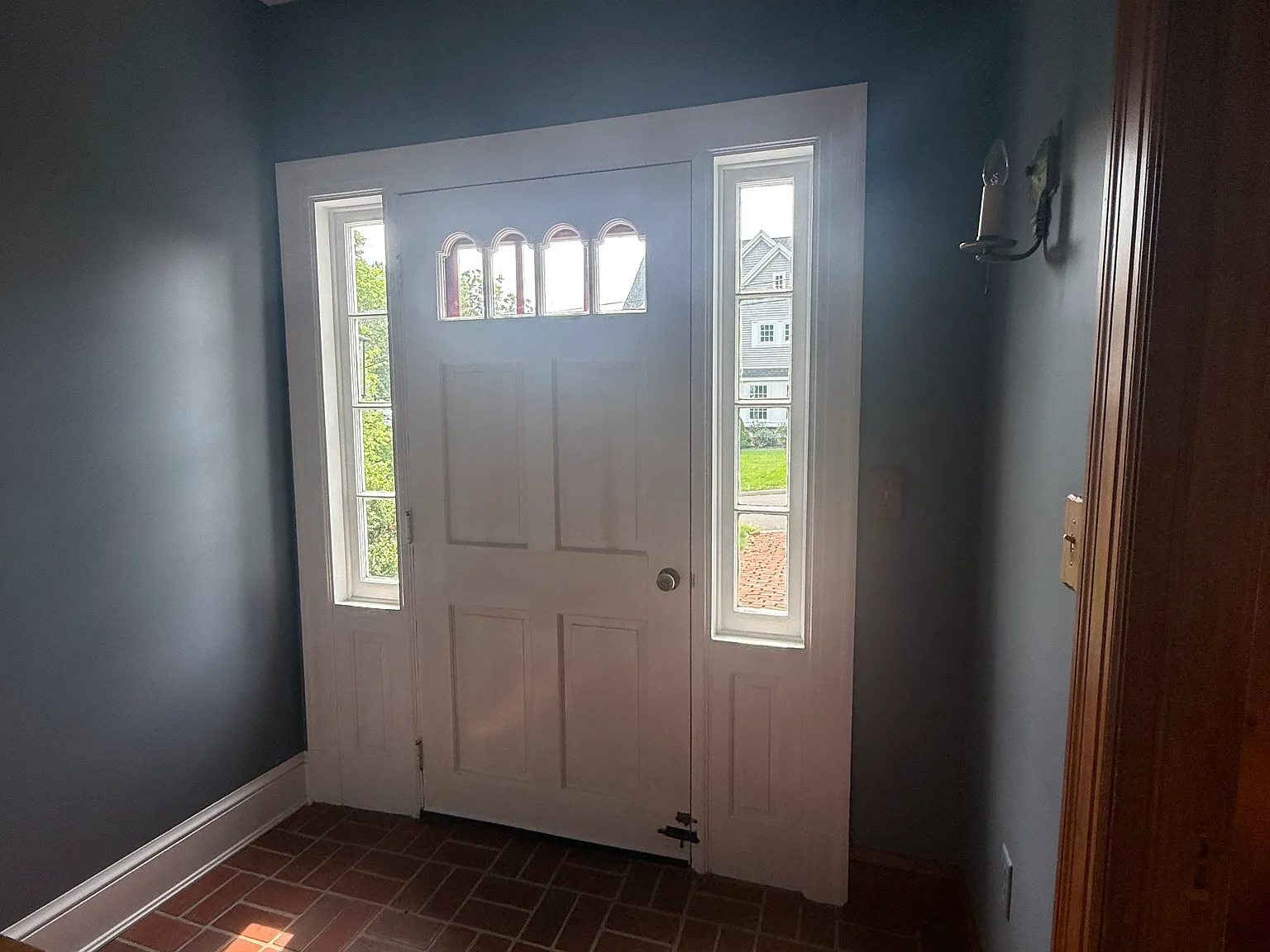 4 bed, 2.5 bath, 2878 sqft, $4,500 — Photo 2