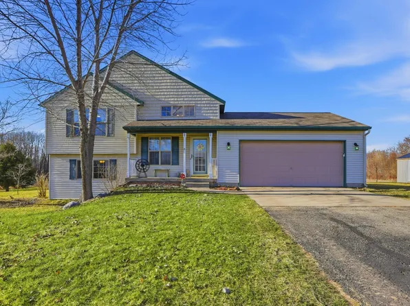 2171 Avalon View Dr NE, Cedar Springs, MI 49319