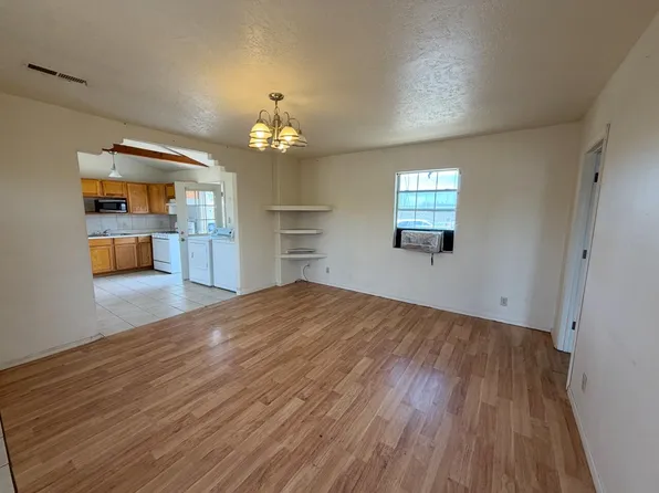 313 McKnight Ave NE #A, Albuquerque, NM 87102