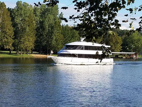 Tourist Excursion on the Taneycomo