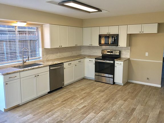 2nd image of 15703 Echo Hill Dr