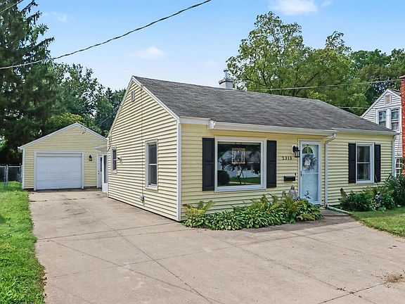3rd image of 2313 Waverly St