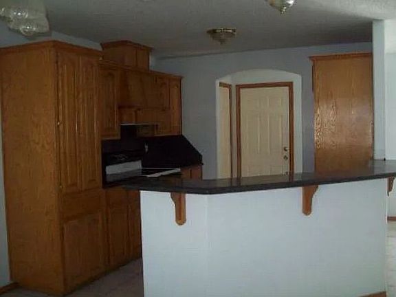 4th image of 1102 S Azalea St
