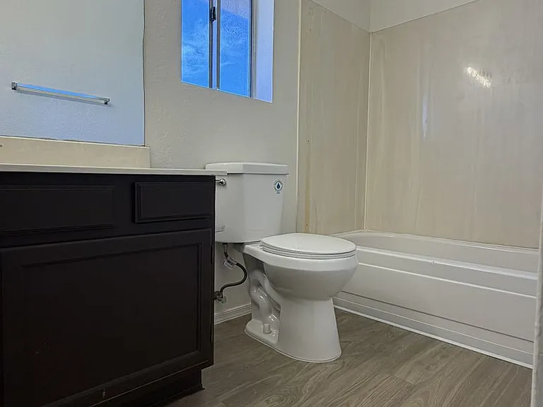 6220 W Beryl Ave — Photo 9