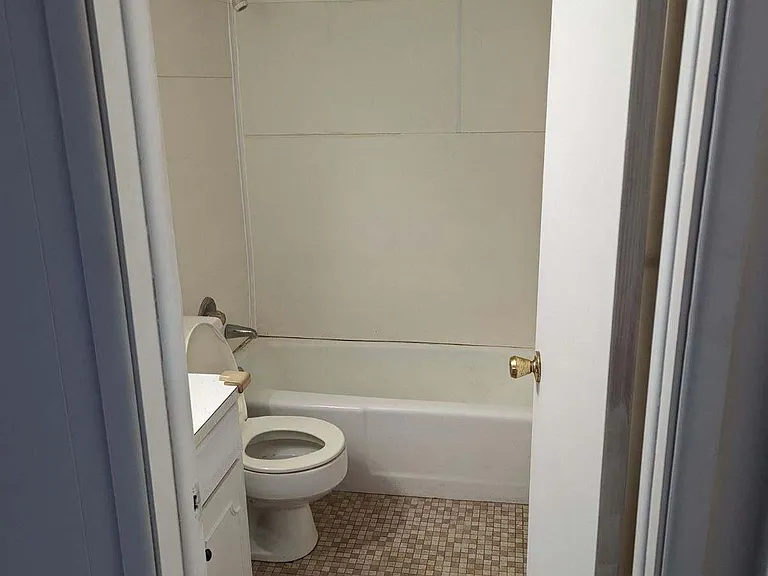 115 E Sycamore St #115 — Photo 7