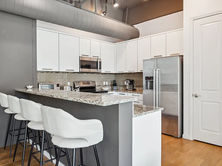 1 E Lexington Ave #302 — Photo 4