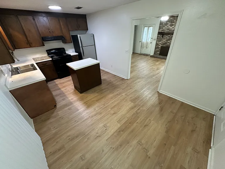 2207 Aberdeen Rd — Photo 2
