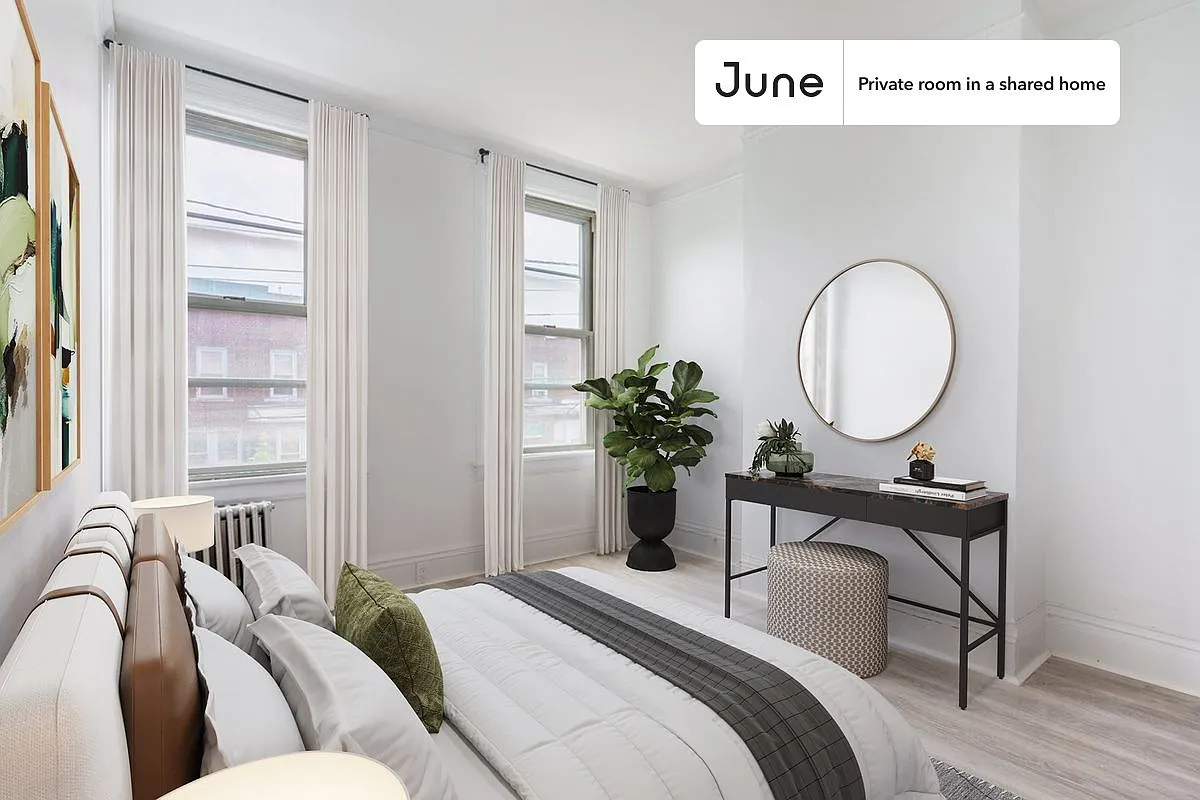 Full bedroom in 4 bed/1 bath home in Astoria #1266 C — Photo 1