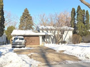 316 Maplewood Ln, Crystal Lake, IL 60014