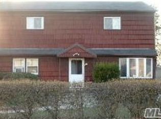 135 Baiting Place Rd, Farmingdale, NY 11735