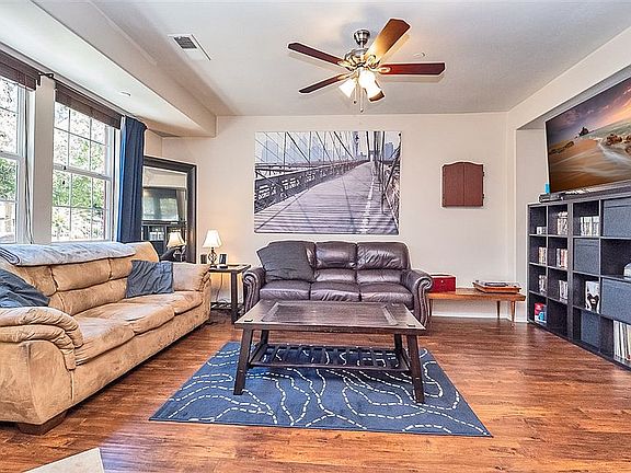 5th image of 26271 Iris Ave Unit D