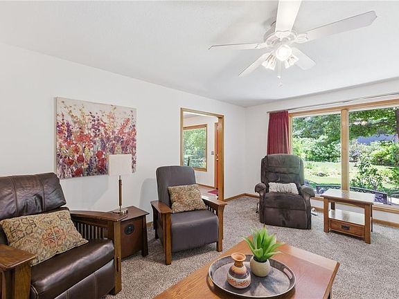 3rd image of 904 Joseph Dr