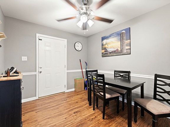 5th image of 808 Pecan St