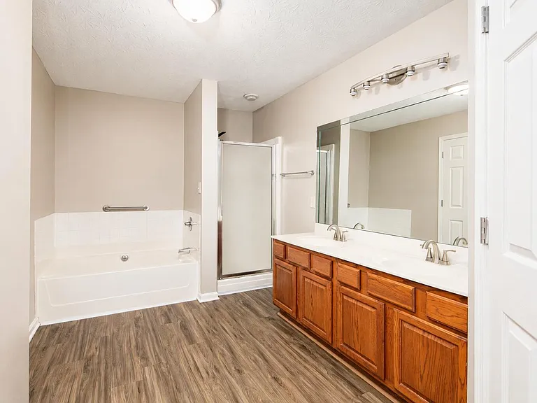 565 Wellington Gardens Dr — Photo 17