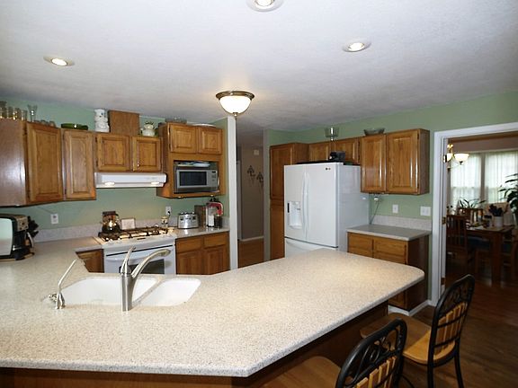 4th image of 604 22nd Avenue Ct SE