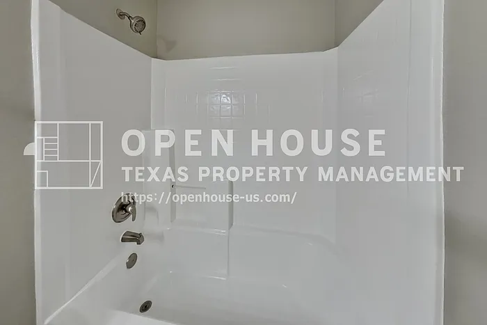 1016 Silver Spur Ln — Photo 17