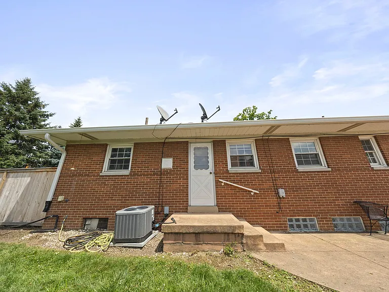 1629 Arlington Ave — Photo 40