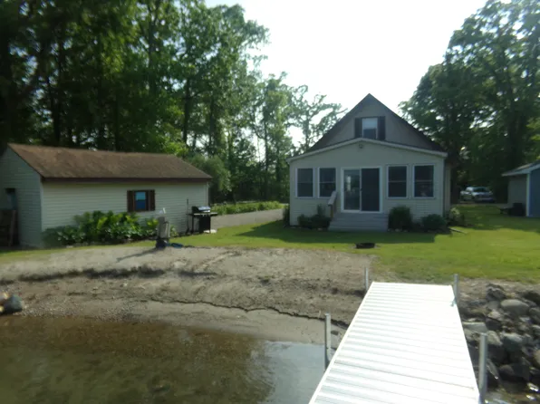 2005 Hemlock Rd, Quincy, MI 49082