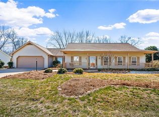 1760 Round Hill Cir, Kernersville, NC 27284