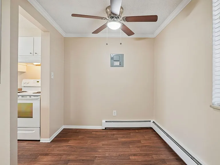 Lorinda Apartments — Photo 37