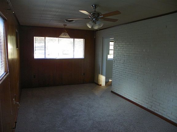 4th image of 953 Parkwood Ct