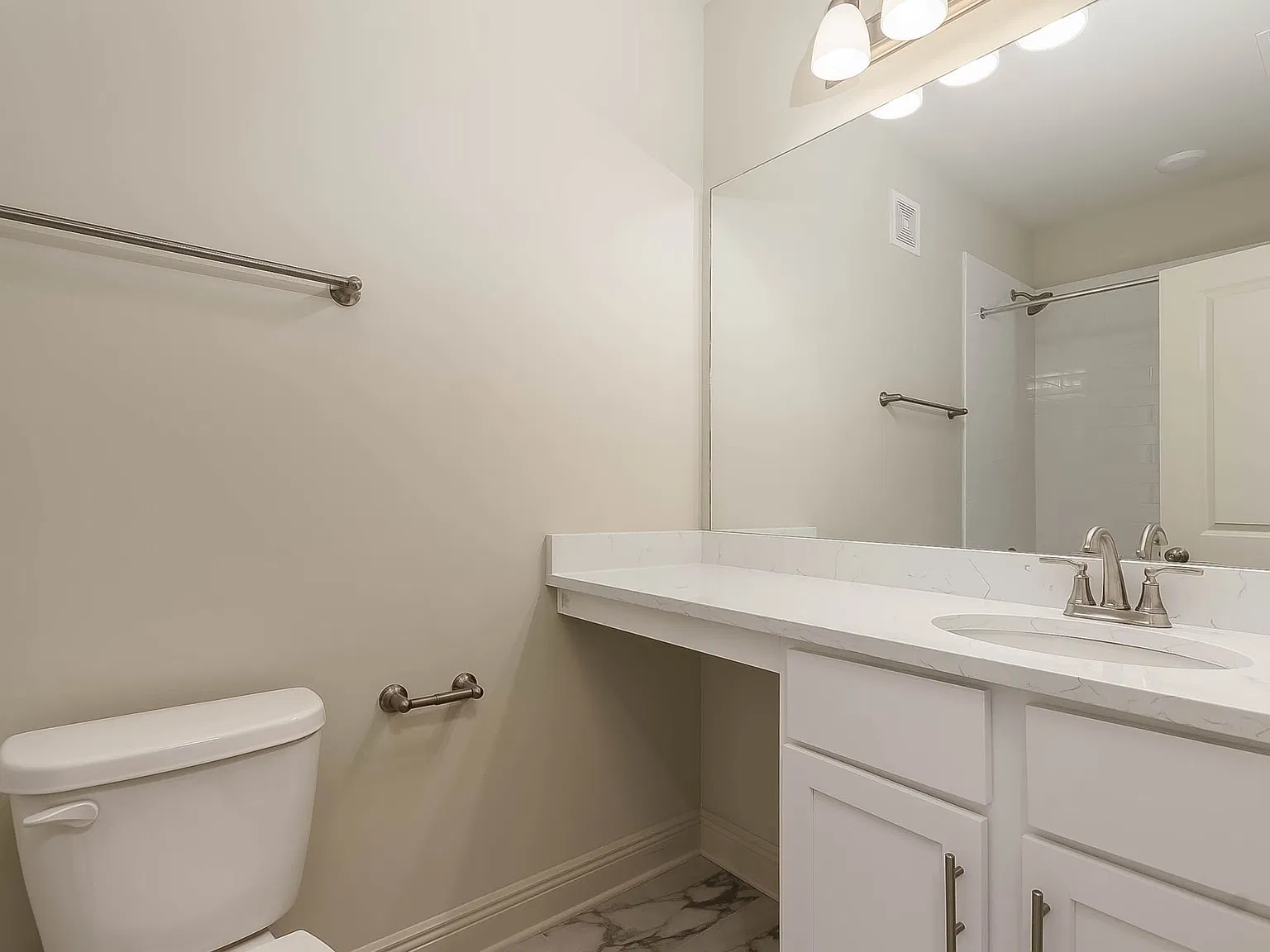3 bed, 3.5 bath, 1600 sqft, $2,700 — Photo 4