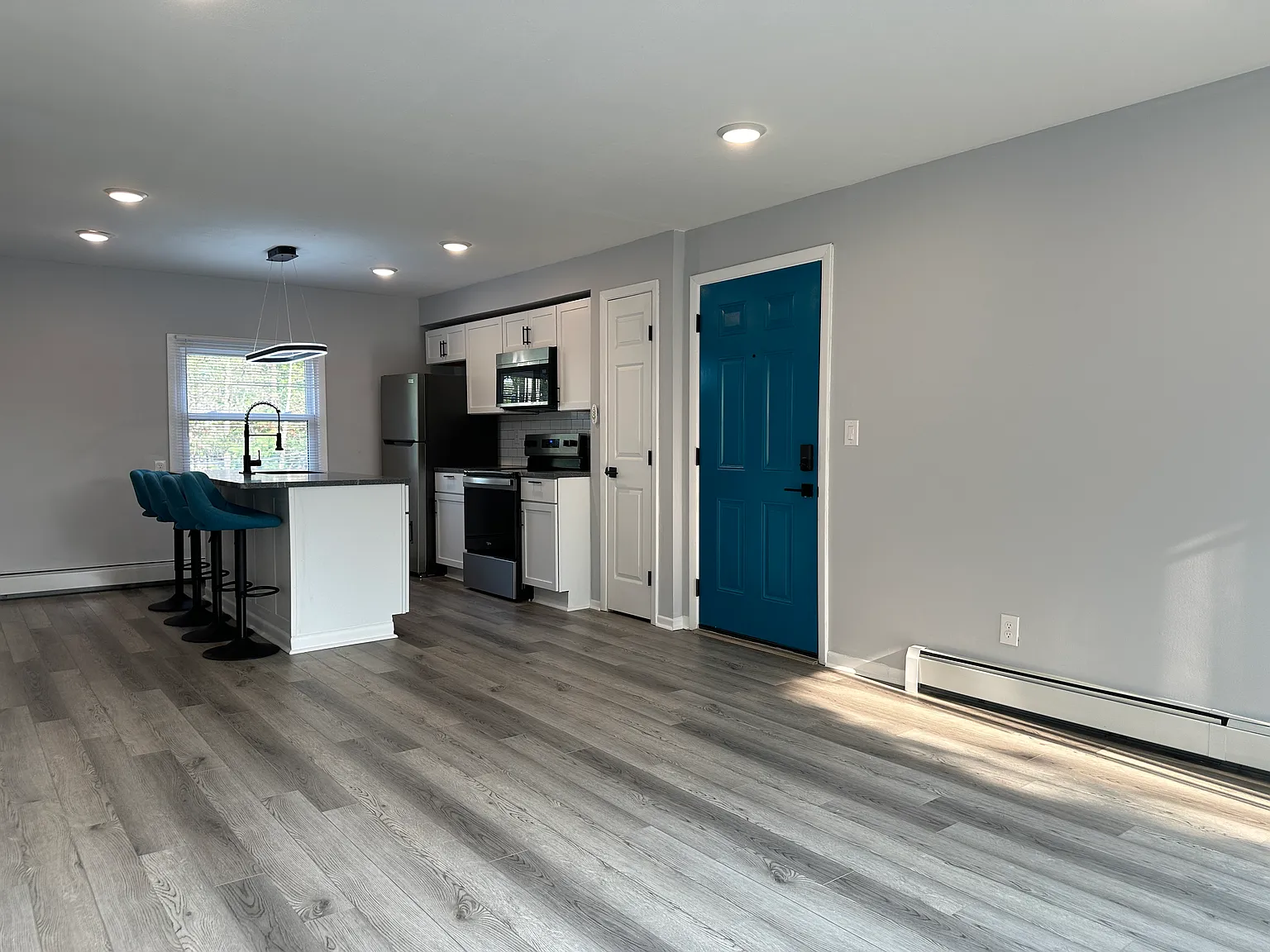 2 bed, 825 sqft, $1,595 — Photo 3