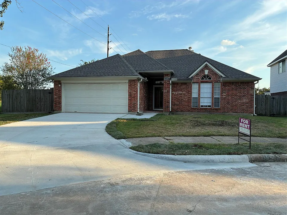 15803 Spruce River Ct
