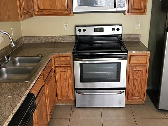 3rd image of 1527 Barbara Dr
