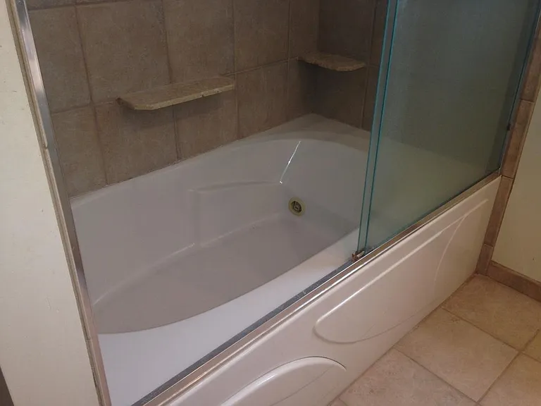 Master Bathroom - whirlpool tub