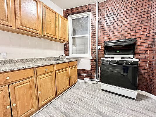 4th image of 1442 Pacific St APT 1R