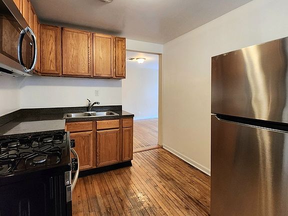 3rd image of 1905 W Foster Ave #2