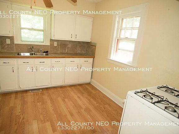 3rd image of 3355 Beechwood Ave
