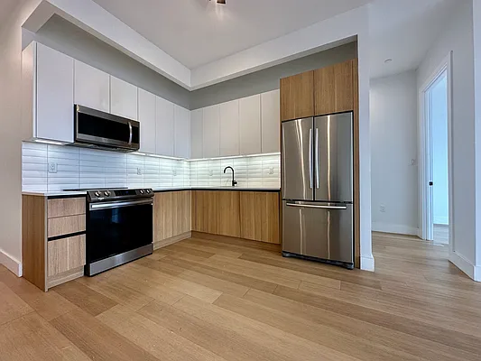 Rented by eRealty Advisors USA Inc | media 80
