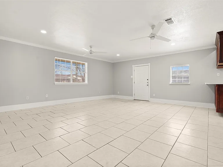 907 Northbend Dr — Photo 12