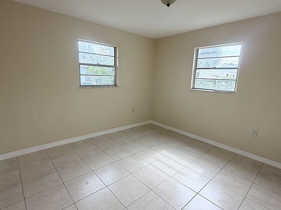 5th image of 2107 Washington St NE APT C