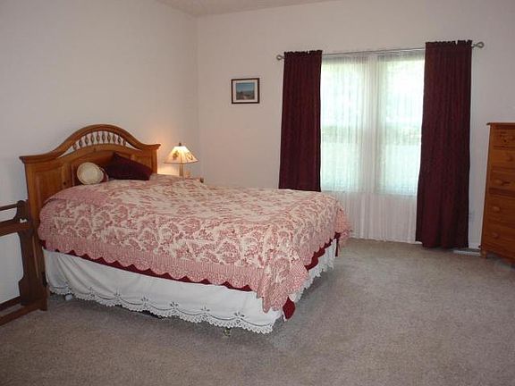 3rd image of 1081 Bergenia Dr