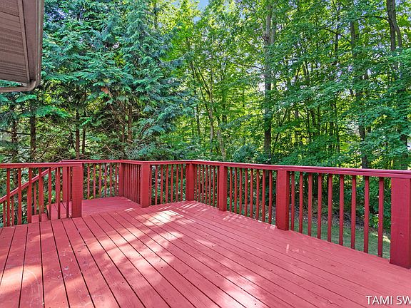 4th image of 6923 Wintergreen Dr