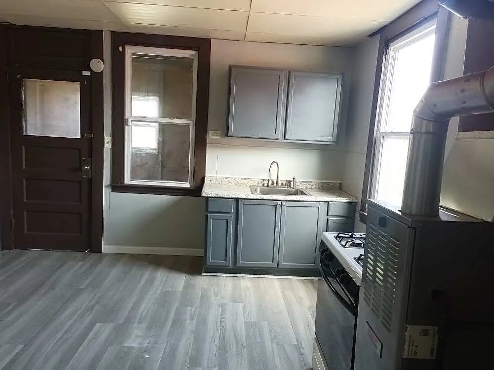 1729 Edison Ave — Photo 1